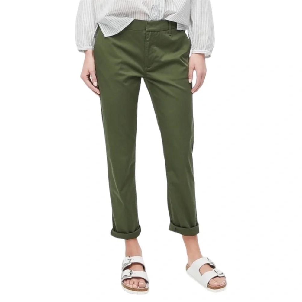 J. CREW Slim Boyfriend Chino Relaxed and Cropped in Olive Green Size 26